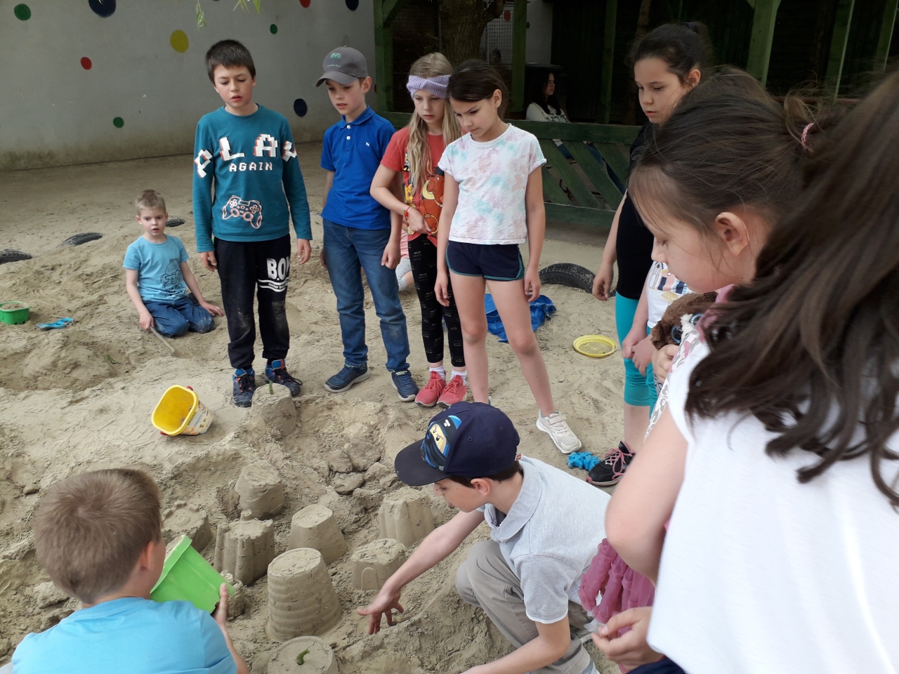 "Nándorfehérvári diadal homokvárból építve."